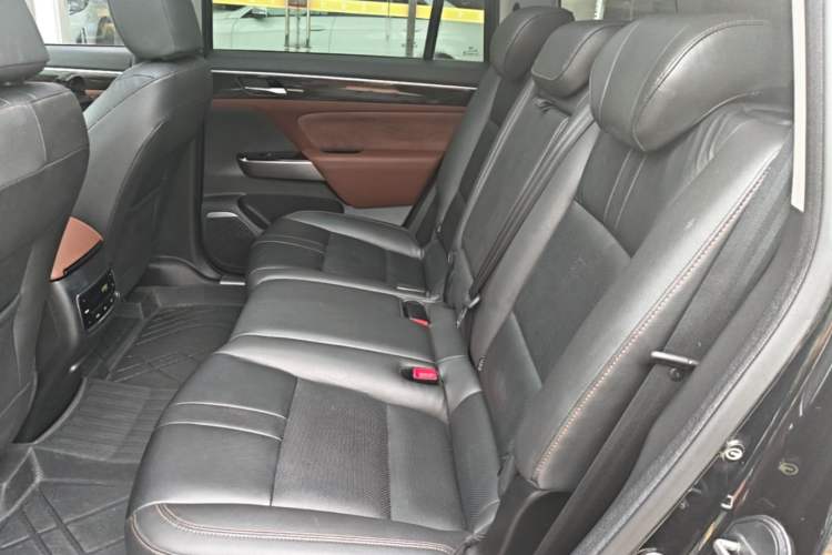 Used GAC Trumpchi GS8 2017 320T Two-Wheel Drive Luxury Smart Connectivity Version (7 Seats) Left Rear Seat