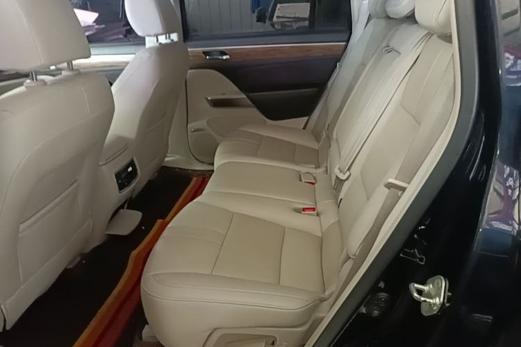 Used GAC Trumpchi GS8 2017 320T Two-Wheel Drive Luxury Smart Connectivity Version (7 Seats) Left Rear Seat