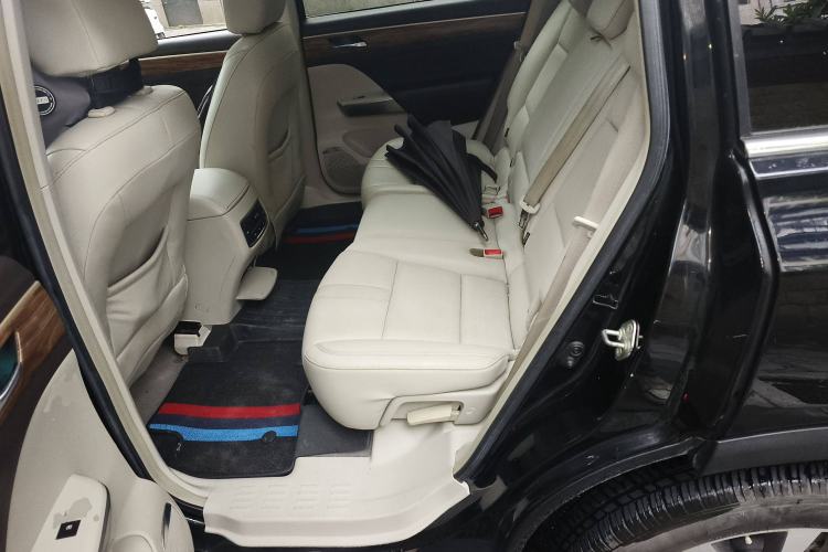 Used GAC Trumpchi GS8 2017 320T Two-Wheel Drive Luxury Smart Connectivity Version (7 Seats) Left Rear Seat