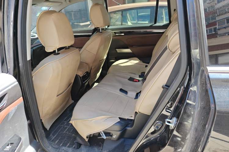 Used GAC Trumpchi GS8 2017 320T Four-Wheel Drive Luxury Smart Connectivity Version (7 Seats) Left Rear Seat