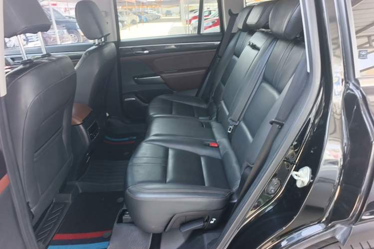 Used GAC Trumpchi GS8 2017 320T Two-Wheel Drive Luxury Smart Connectivity Version (7 Seats) Left Rear Seat