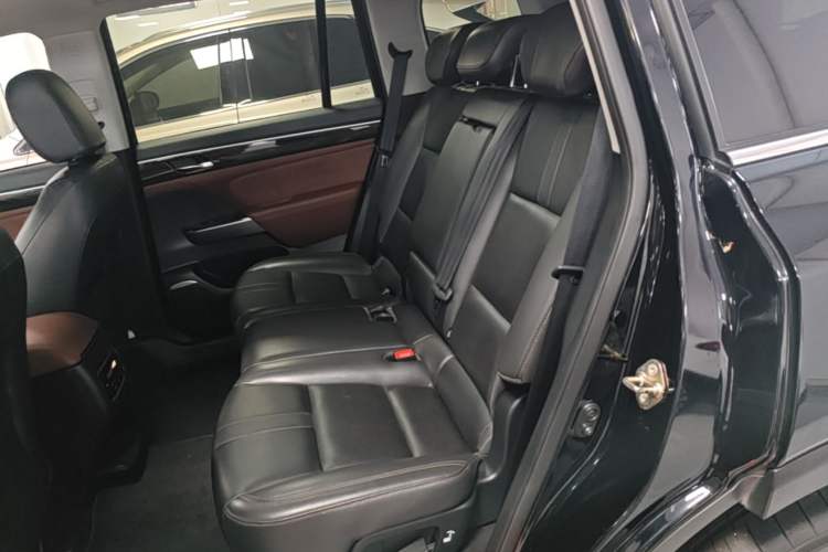 Used GAC Trumpchi GS8 2017 320T Two-Wheel Drive Luxury Smart Connectivity Version (7 Seats) Left Rear Seat
