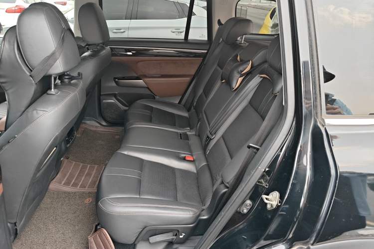 Used GAC Trumpchi GS8 2017 320T Two-Wheel Drive Luxury Smart Connectivity Version (7 Seats) Left Rear Seat