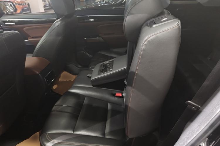 Used GAC Trumpchi GS8 2017 320T Two-Wheel Drive Luxury Smart Connectivity Version (7 Seats) Left Rear Seat