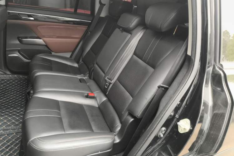 Used GAC Trumpchi GS8 2017 320T Four-Wheel Drive Luxury Smart Connectivity Version (7 Seats) Left Rear Seat