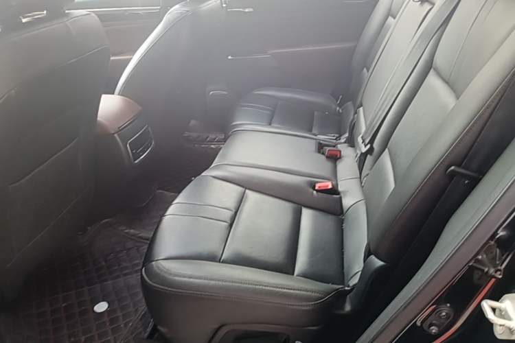 Used GAC Trumpchi GS8 2017 320T Two-Wheel Drive Luxury Smart Connectivity Version (7 Seats) Left Rear Seat