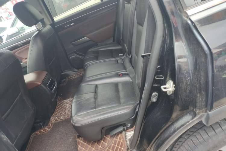 Used GAC Trumpchi GS8 2017 320T Two-Wheel Drive Luxury Smart Connectivity Version (7 Seats) Left Rear Seat
