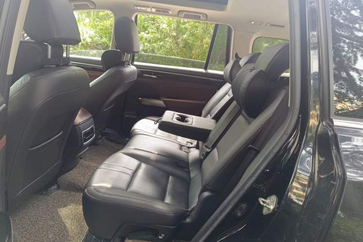 Used GAC Trumpchi GS8 2017 320T Two-Wheel Drive Luxury Smart Connectivity Version (7 Seats) Left Rear Seat