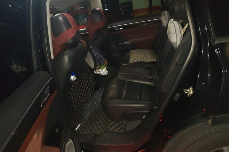 Used GAC Trumpchi GS8 2017 320T Two-Wheel Drive Luxury Smart Connectivity Version (7 Seats) Left Rear Seat
