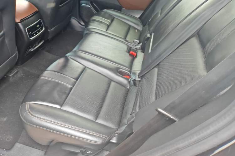 Used GAC Trumpchi GS8 2017 320T Two-Wheel Drive Luxury Smart Connectivity Version (7 Seats) Left Rear Seat