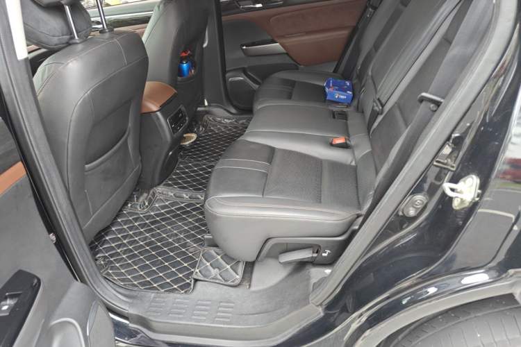 Used GAC Trumpchi GS8 2017 320T Two-Wheel Drive Luxury Smart Connectivity Version (7 Seats) Left Rear Seat