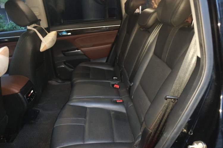 Used GAC Trumpchi GS8 2017 320T Two-Wheel Drive Prestige Version (7 Seats) Left Rear Seat