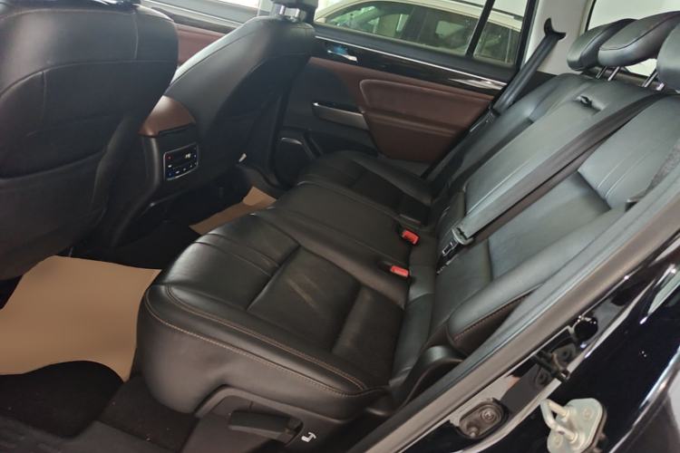 Used GAC Trumpchi GS8 2017 320T Two-Wheel Drive Luxury Smart Connectivity Version (7 Seats) Left Rear Seat