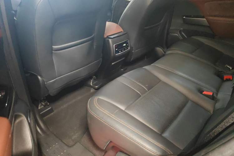 Used GAC Trumpchi GS8 2017 320T Two-Wheel Drive Luxury Smart Connectivity Version (7 Seats) Left Rear Seat
