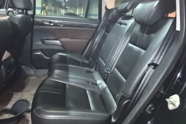 Used GAC Trumpchi GS8 2017 320T Two-Wheel Drive Luxury Smart Connectivity Version (7 Seats) Left Rear Seat