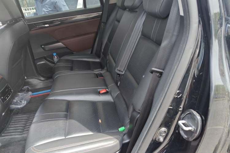 Used GAC Trumpchi GS8 2017 320T Two-Wheel Drive Luxury Smart Connectivity Version (7 Seats) Left Rear Seat