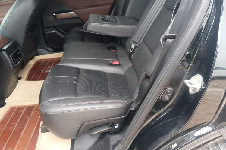 Used GAC Trumpchi GS8 2017 320T Two-Wheel Drive Luxury Smart Connectivity Version (7 Seats) Left Rear Seat