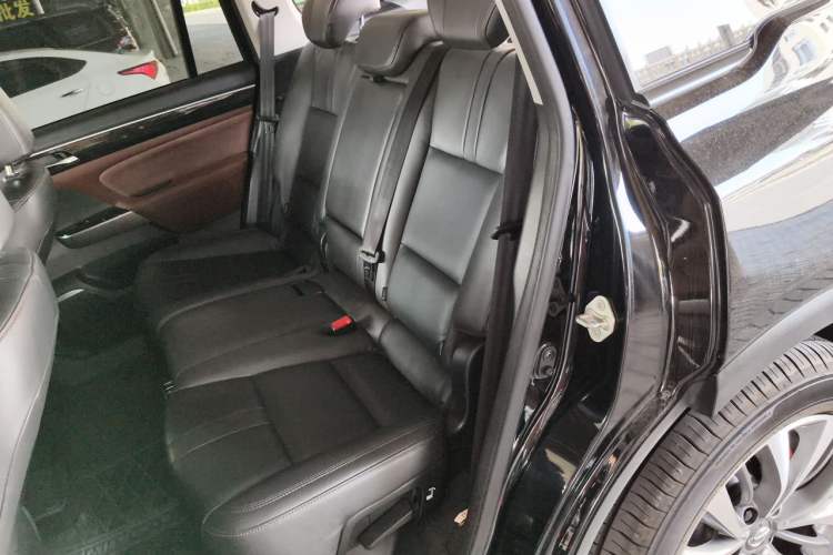 Used GAC Trumpchi GS8 2017 320T Two-Wheel Drive Luxury Smart Connectivity Version (7 Seats) Left Rear Seat