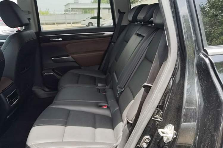 Used GAC Trumpchi GS8 2017 320T Two-Wheel Drive Luxury Smart Connectivity Version (7 Seats) Left Rear Seat