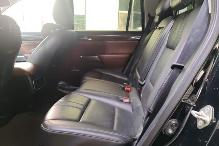 Used GAC Trumpchi GS8 2017 320T Two-Wheel Drive Luxury Smart Connectivity Version (7 Seats) Left Rear Seat