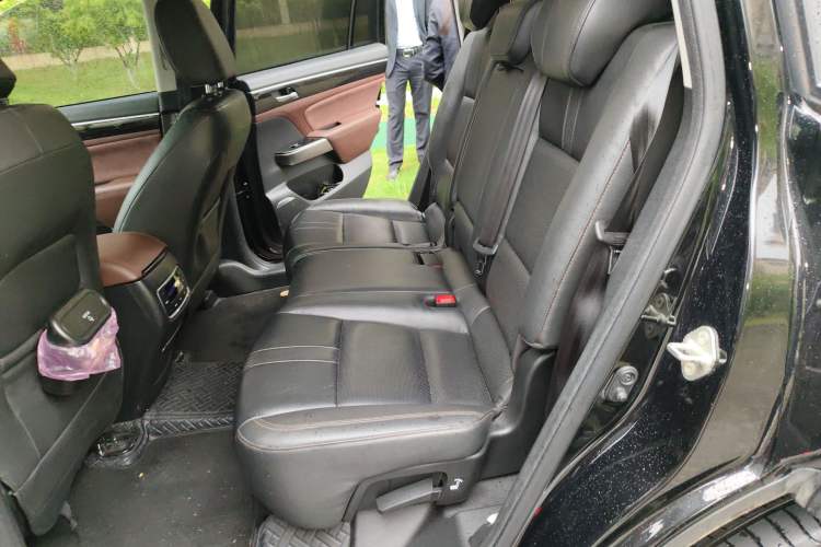 Used GAC Trumpchi GS8 2017 320T Two-Wheel Drive Luxury Smart Connectivity Version (7 Seats) Left Rear Seat