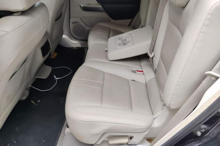 Used GAC Trumpchi GS8 2017 320T Two-Wheel Drive Luxury Smart Connectivity Version (7 Seats) Left Rear Seat