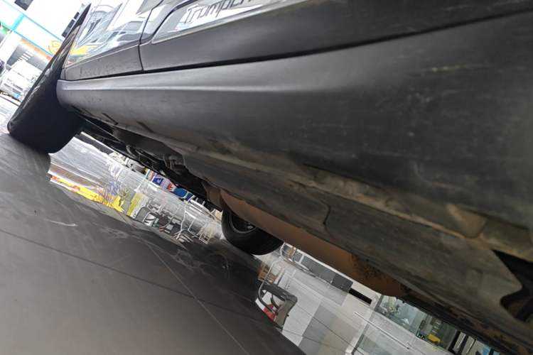 Used GAC Trumpchi GS8 2017 320T Two-Wheel Drive Luxury Smart Connectivity Version (7 Seats) Left Side Sill