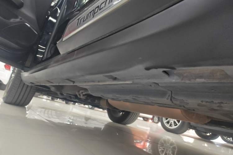 Used GAC Trumpchi GS8 2017 320T Two-Wheel Drive Luxury Smart Connectivity Version (7 Seats) Left Side Sill