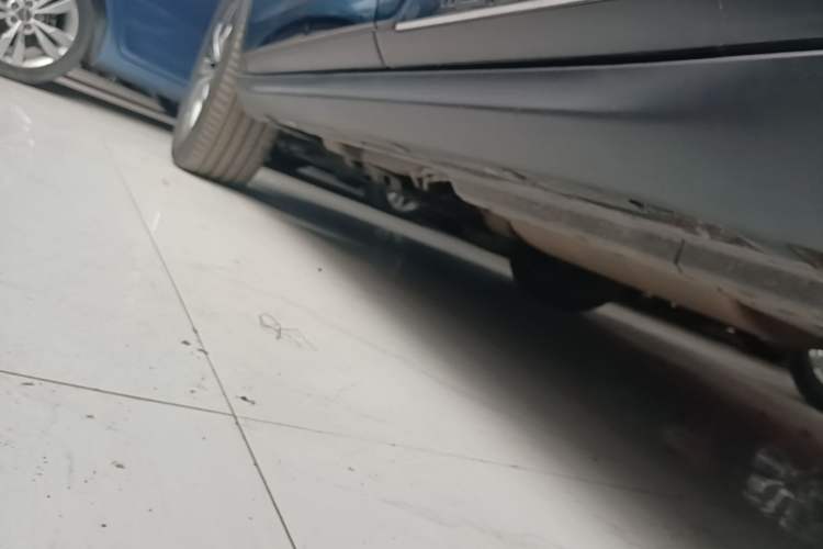 Used GAC Trumpchi GS8 2017 320T Two-Wheel Drive Luxury Smart Connectivity Version (7 Seats) Left Side Sill