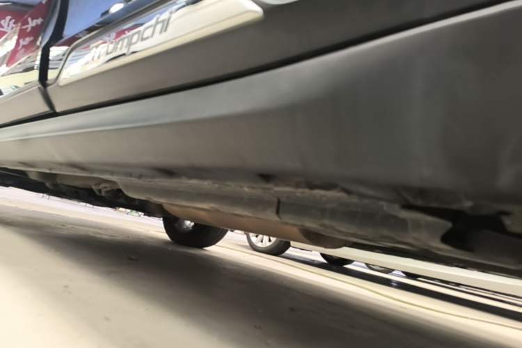 Used GAC Trumpchi GS8 2017 320T Two-Wheel Drive Luxury Smart Connectivity Version (7 Seats) Left Side Sill