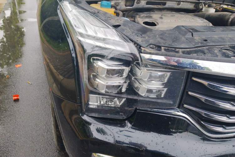 Used GAC Trumpchi GS8 2017 320T Two-Wheel Drive Luxury Smart Connectivity Version (7 Seats) Right Front Headlight