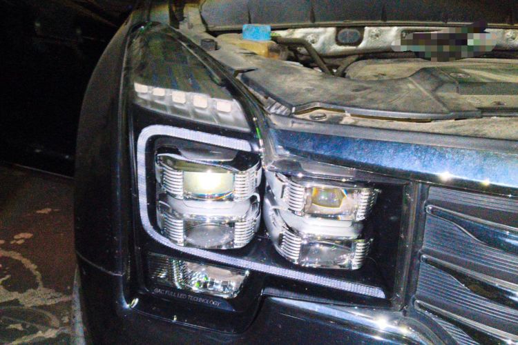 Used GAC Trumpchi GS8 2017 320T Two-Wheel Drive Luxury Smart Connectivity Version (7 Seats) Right Front Headlight