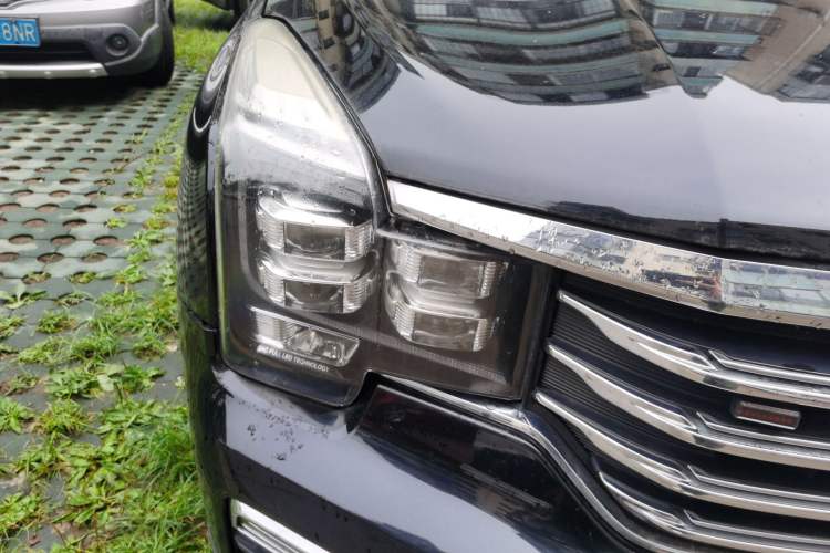 Used GAC Trumpchi GS8 2017 320T Two-Wheel Drive Luxury Smart Connectivity Version (7 Seats) Right Front Headlight