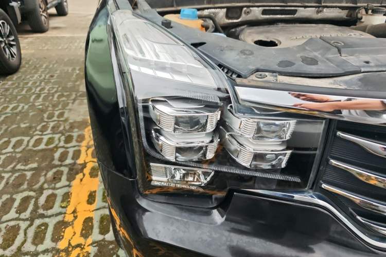 Used GAC Trumpchi GS8 2017 320T Two-Wheel Drive Luxury Smart Connectivity Version (7 Seats) Right Front Headlight