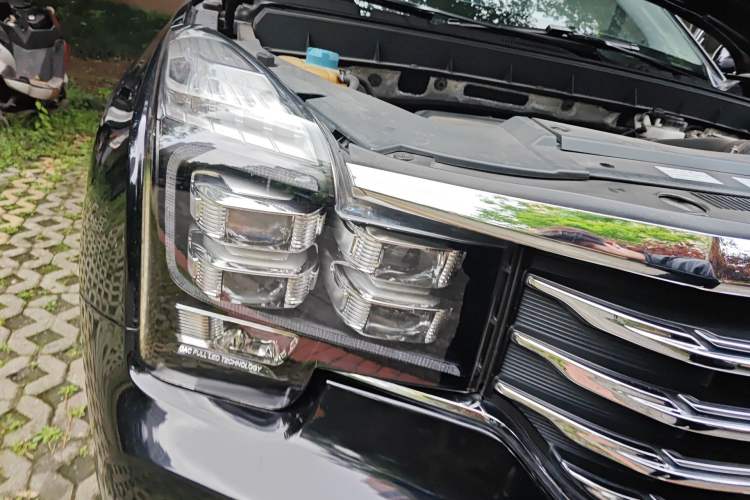 Used GAC Trumpchi GS8 2017 320T Two-Wheel Drive Luxury Smart Connectivity Version (7 Seats) Right Front Headlight