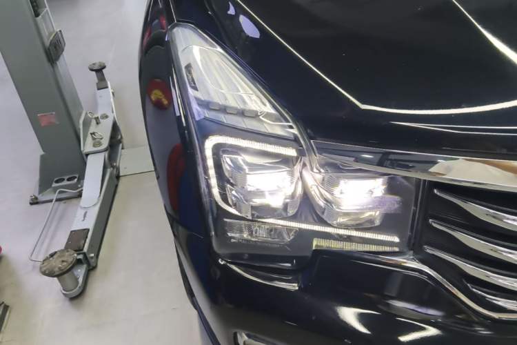 Used GAC Trumpchi GS8 2017 320T Two-Wheel Drive Luxury Smart Connectivity Version (7 Seats) Right Front Headlight