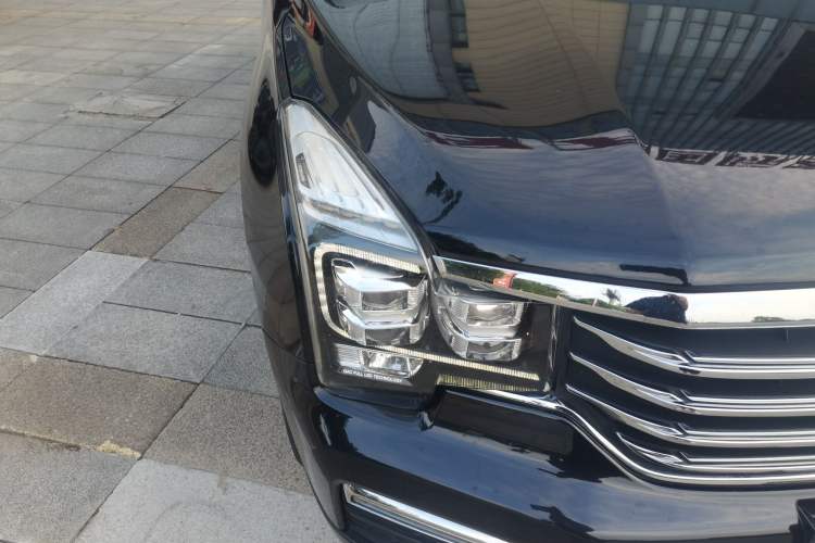 Used GAC Trumpchi GS8 2017 320T Two-Wheel Drive Luxury Smart Connectivity Version (7 Seats) Right Front Headlight