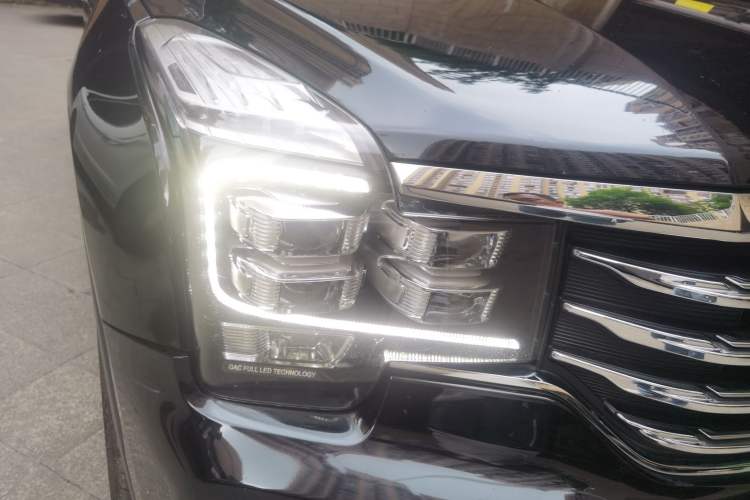 Used GAC Trumpchi GS8 2017 320T Two-Wheel Drive Luxury Smart Connectivity Version (7 Seats) Right Front Headlight