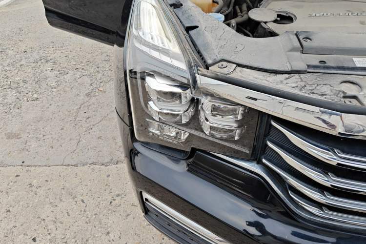 Used GAC Trumpchi GS8 2017 320T Two-Wheel Drive Luxury Smart Connectivity Version (7 Seats) Right Front Headlight