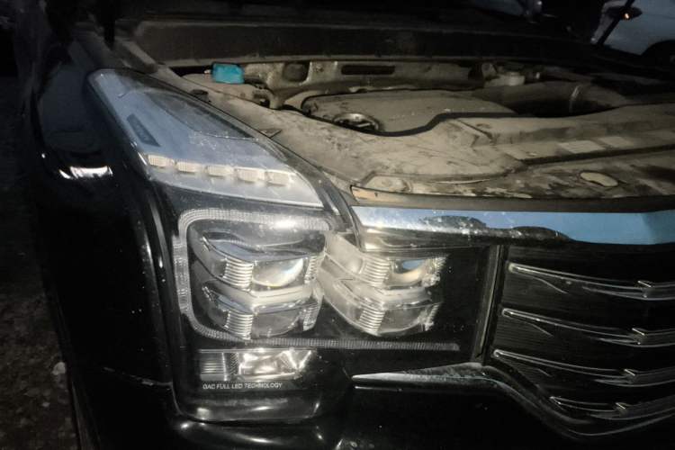 Used GAC Trumpchi GS8 2017 320T Two-Wheel Drive Prestige Version (7 Seats) Right Front Headlight