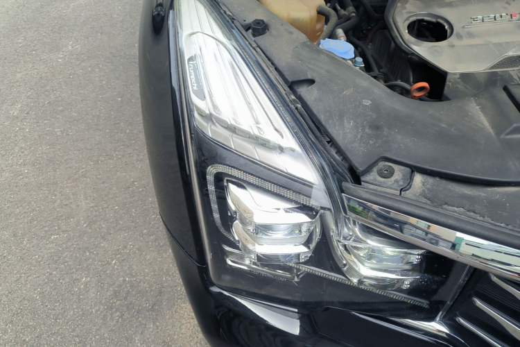 Used GAC Trumpchi GS8 2017 320T Two-Wheel Drive Luxury Smart Connectivity Version (7 Seats) Right Front Headlight