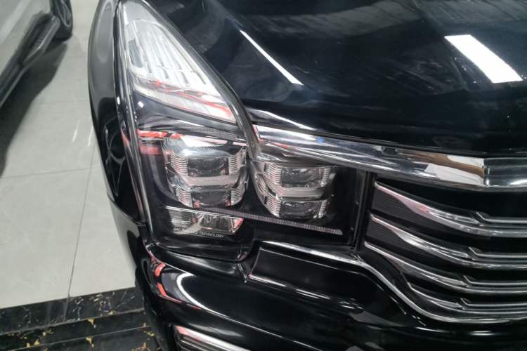 Used GAC Trumpchi GS8 2017 320T Four-Wheel Drive Luxury Smart Connectivity Version (7 Seats) Right Front Headlight
