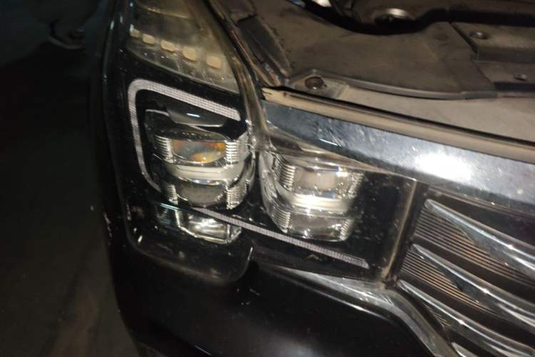 Used GAC Trumpchi GS8 2017 320T Two-Wheel Drive Luxury Smart Connectivity Version (7 Seats) Right Front Headlight