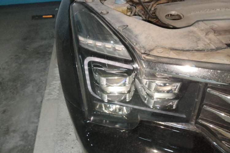 Used GAC Trumpchi GS8 2017 320T Two-Wheel Drive Luxury Smart Connectivity Version (7 Seats) Right Front Headlight