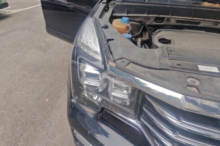 Used GAC Trumpchi GS8 2017 320T Two-Wheel Drive Luxury Smart Connectivity Version (7 Seats) Right Front Headlight