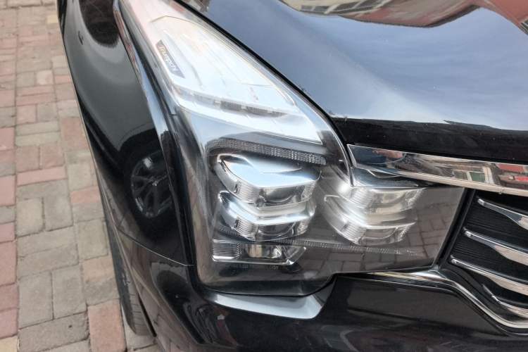 Used GAC Trumpchi GS8 2017 320T Four-Wheel Drive Luxury Smart Connectivity Version (7 Seats) Right Front Headlight