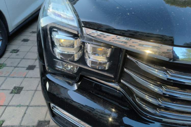 Used GAC Trumpchi GS8 2017 320T Two-Wheel Drive Luxury Smart Connectivity Version (7 Seats) Right Front Headlight