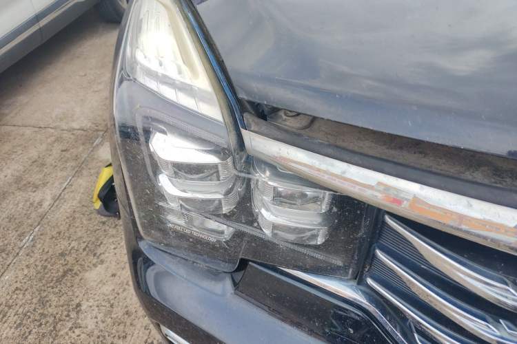 Used GAC Trumpchi GS8 2017 320T Two-Wheel Drive Luxury Smart Connectivity Version (7 Seats) Right Front Headlight