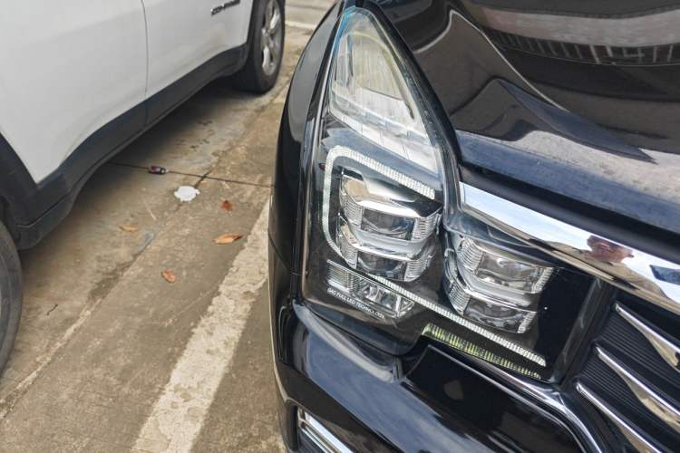 Used GAC Trumpchi GS8 2017 320T Four-Wheel Drive Luxury Smart Connectivity Version (7 Seats) Right Front Headlight