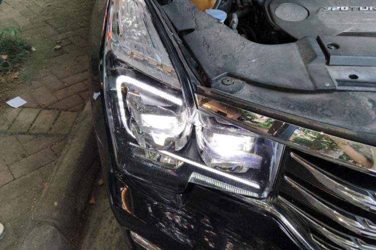 Used GAC Trumpchi GS8 2017 320T Two-Wheel Drive Luxury Smart Connectivity Version (7 Seats) Right Front Headlight